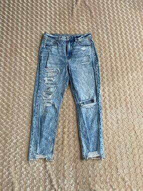 American Eagle Women size 10 Mom Jeans featuring distressed detailing Light wash